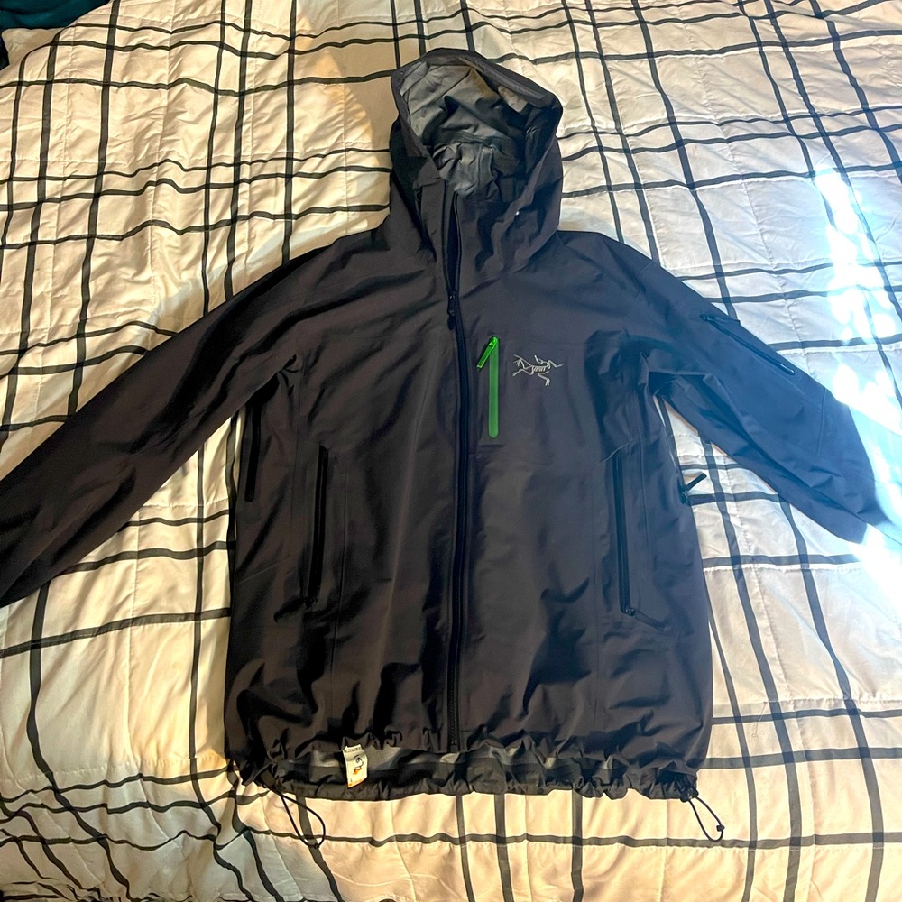 Arcterxy Men’s Large Gore-Tex Jacket - Make offer